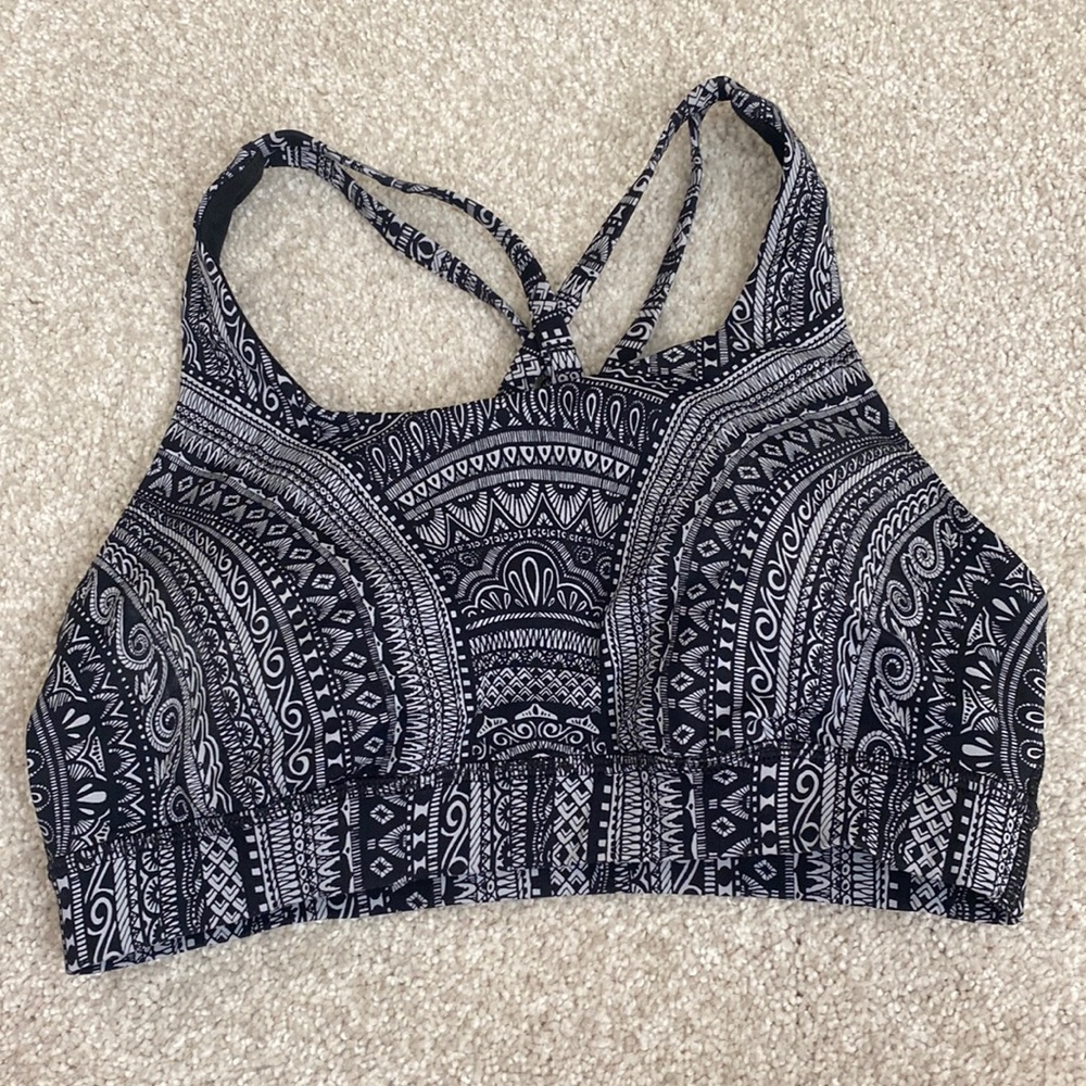 (SIZE 4!!) lululemon Energy Bra
Medium Support, B–D Cups